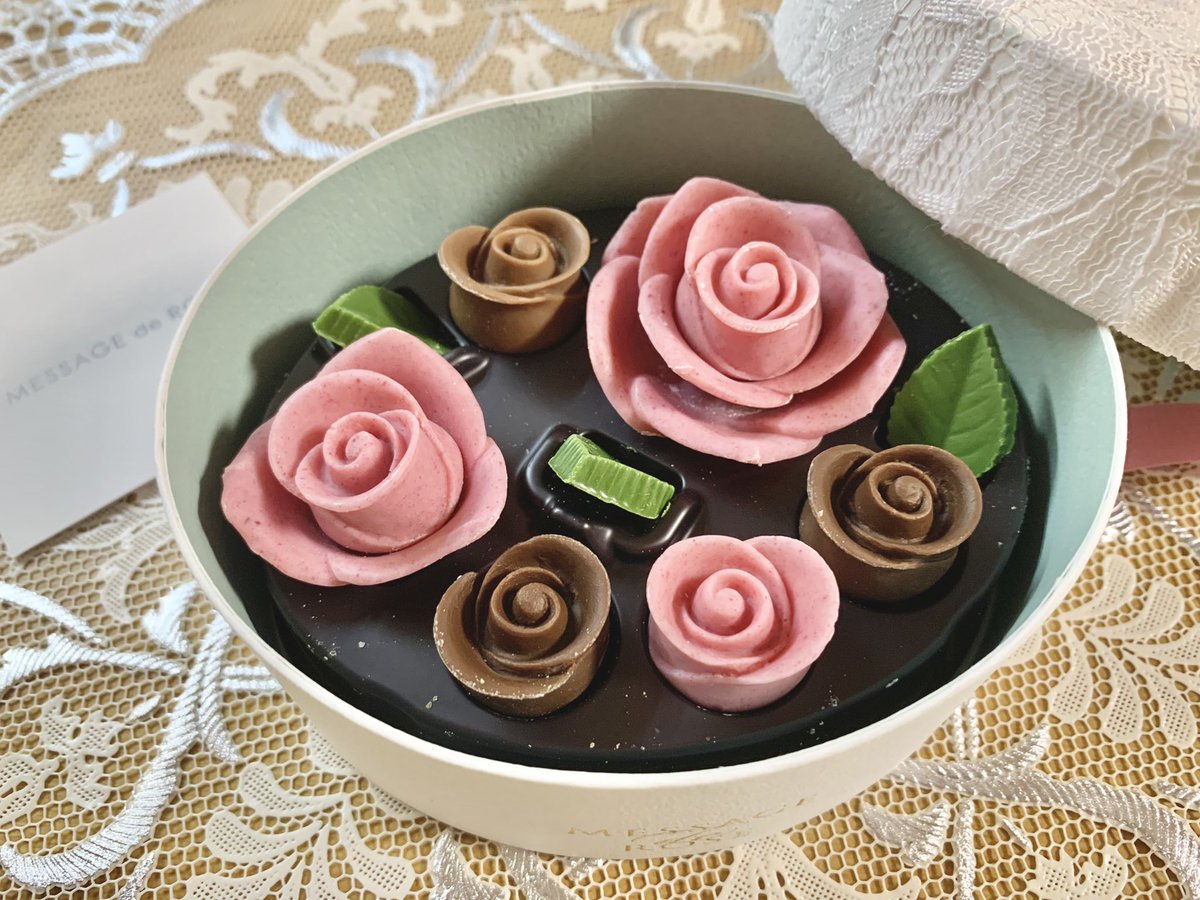 るん♪

薔薇の花びらチョコレート

かわいい🌹💕 https://t.co/BgIpdeV5bH