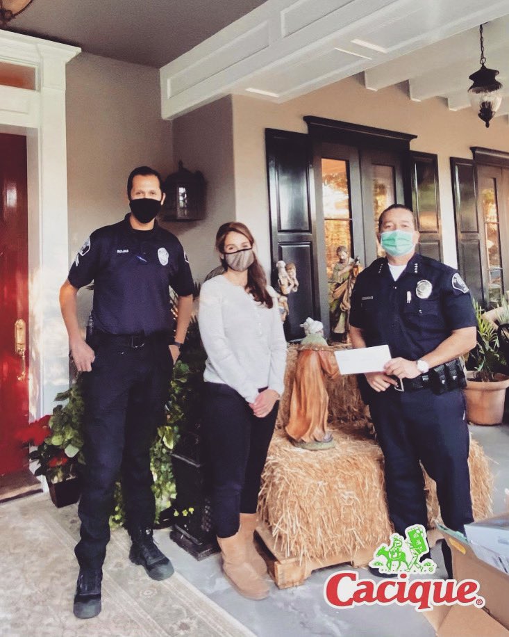 elmontepolice's tweet photo. The Cacique Foundation made a donation to help with the annual Holiday Season food basket and toy giveaway. Thank you Cacique Inc, for helping families in our community.
#elmontepoa
#poa
#porac
#alads
#lappl
#backtheblue
#myelmonte
#laschoolpoliceassociation
#lapoliceassociatio https://t.co/PDQPtZT3Mb
