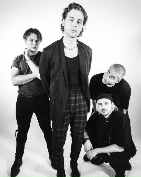 highheartLia's tweet image. -proud may be an understatement💖 #9YearsOf5SOS