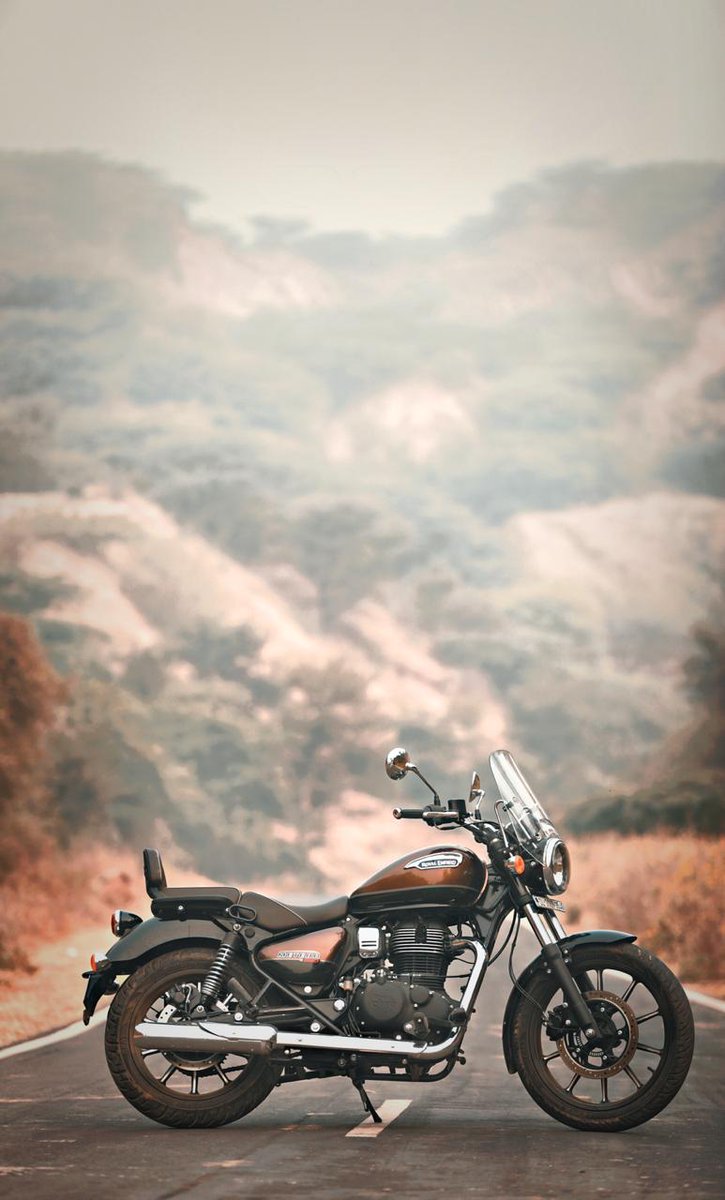 highwayplayer's tweet photo. The Meteor 350 in front of the majestic Aravali. 
RoyalEnfield
Photo by @ArrushChopra 
#meteor350 #makememoriesnotregrets #cruiseeasy #missoutonnothing #ride #slowshutter #bikersofinstagram #bikesofig #rider #riders #mypixeldiary #meteor350 #bikeride #royalenfieldmeteor https://t.co/2M1IJPdm7U