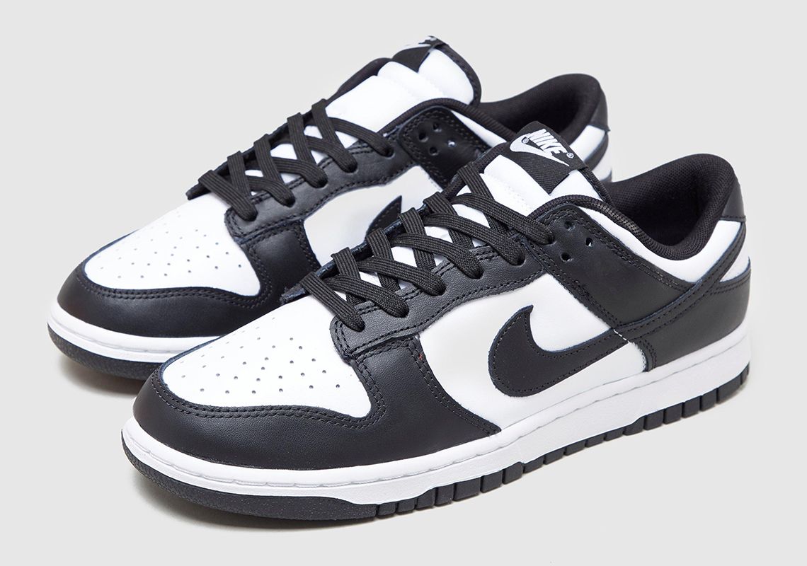 SneakerNews's tweet photo. Who else wants these in a Dunk High-version? https://t.co/qhIgBkaPRu https://t.co/atlQJTZ4q9