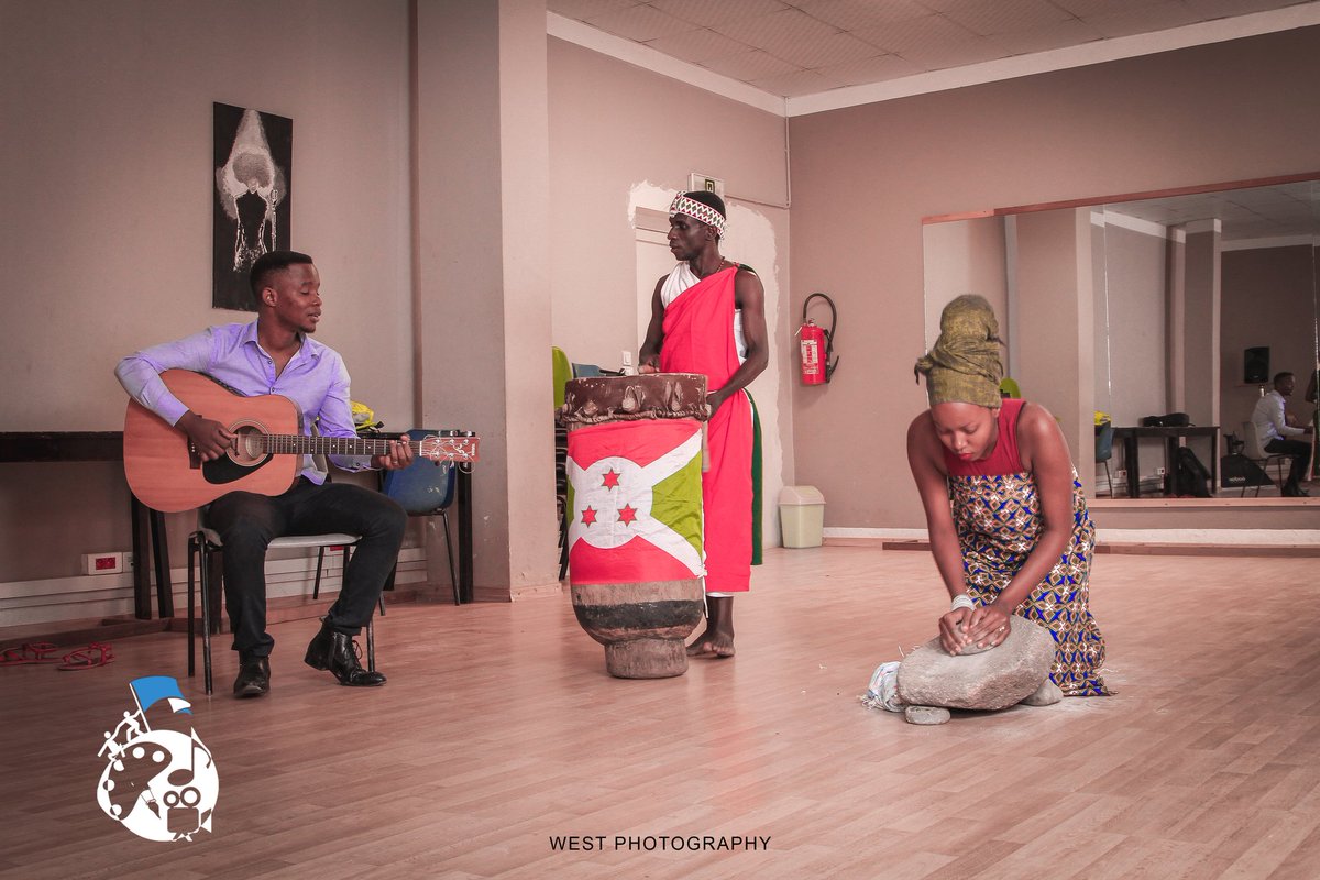 FiacBukavu's tweet photo. La phase du #Casting a vécu dans les installations de @Ifburundi.
Un moment de découverte pour l'équipe de la @FiacBukavu Au #Burundi.

#culturecheznous #Moments https://t.co/sV53Fp9yok