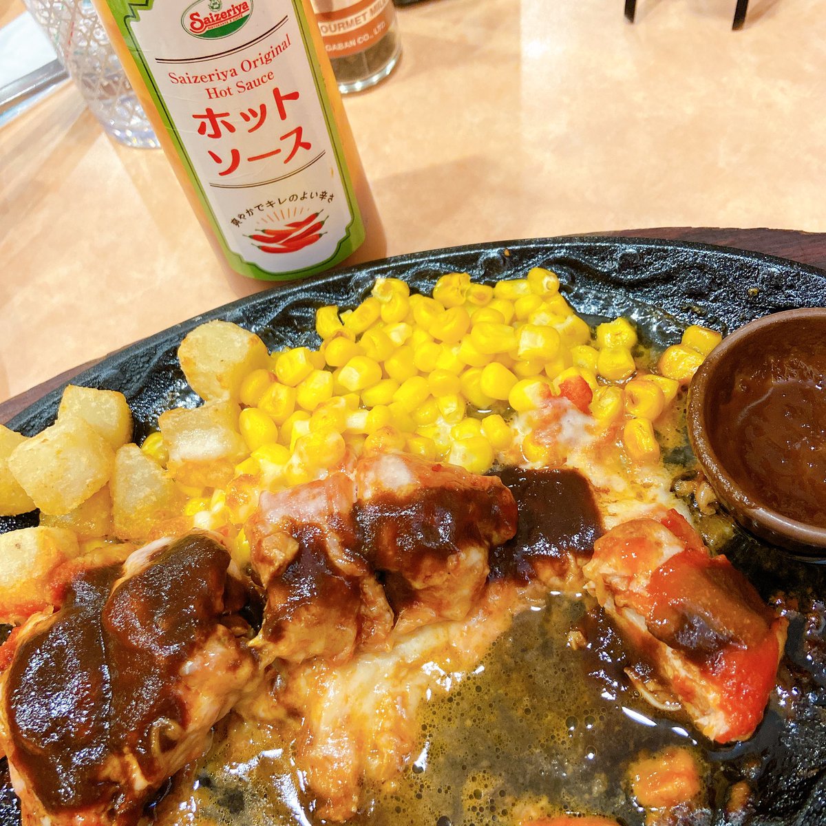 マキタニさん サイゼリヤはちゃんとおいしい 柔らかチキンのチーズ焼きは ホットソースをかけたり チキンに初めて試した 酸味が加わっておもしろい味に ブラックペッパーをかけたり サイゼリヤはちゃんとおいしい マキタニさん サイゼリヤはちゃんとおいしい 柔らかチキンのチーズ焼きは ホットソースをかけたり チキンに初めて試した 酸味が加わっておもしろい味に ブラックペッパーをかけたり サイゼリヤはちゃんとおいしい