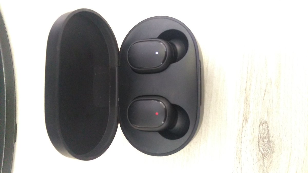 AkshayShigvan2's tweet photo. @XiaomiIndia 
After  using it 15 days one side is not working. 
#redmiearbuds2c https://t.co/7ON31VgorR