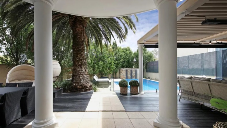 NEWSProperty's tweet photo. The lavish home that @ShaneWarne spent lockdown in — complete with basement nightclub-style bar — is primed for auction this weekend, complete with a $1m discount https://t.co/meX9wMFqGL #realestateau #Brighton #Victoria https://t.co/lnUSW2Qh6D