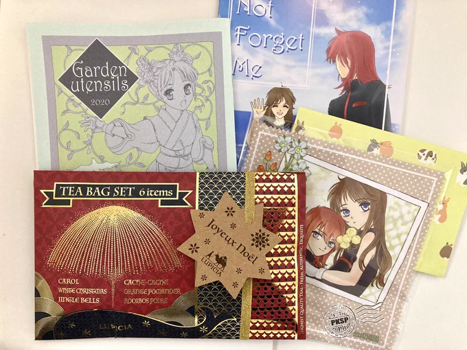 こりこさん(@ricco42548503)から本が届きましたー✨✨
ブルー&amp;シルバーのイラスト本(フルカラー✨)とお庭本!
どっちも素敵ですー??
お庭本の表紙がキラキラしてる✨中身も堪能させていただきました?こりこさんの本はシリアスだったり綺麗だったり面白かったりするので楽しい✨ 