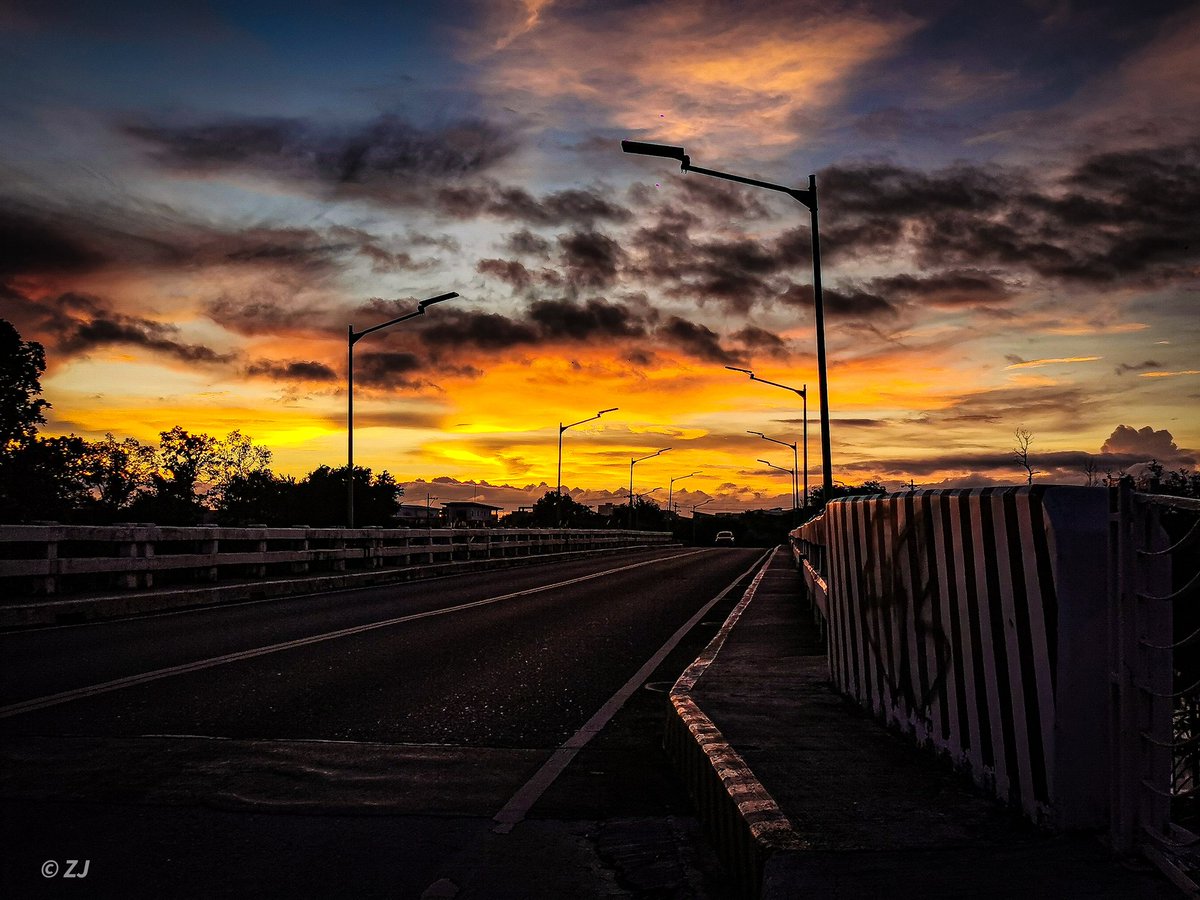 Dudeizir's tweet photo. The only place where the sun doesnβt come up is in the middle of an attitude that says it wonβt come up. But even there it comes up. Itβs just that we refused to look up.
- Craig D. Lounsbrough
#Sunriseseries #phonephotography https://t.co/XXzIkIDDV2