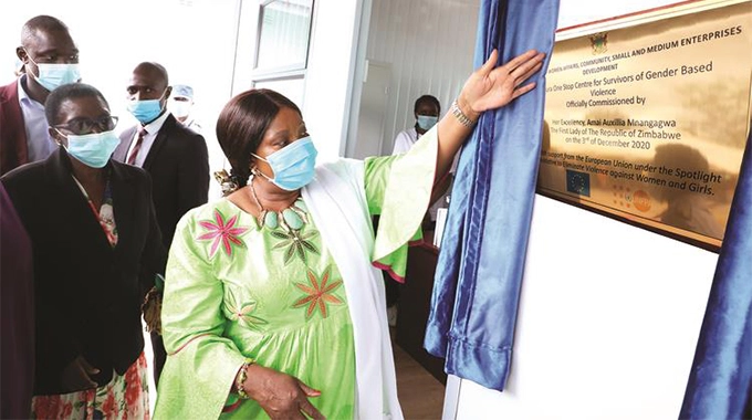 First Lady Auxillia Mnangagwa unveils a plaque during the official launch of the #Bindura One-stop Centre to assist gender-based violence victims at Bindura Hospital yesterday <a href="/MoHCCZim/">Ministry of HealthZW</a> <a href="/AnglicansEndGBV/">Anglicans for Gender Justice</a> @dean_daka <a href="/EmthonjeniWomen/">Emthonjeni Women's Forum</a> <a href="/womensvoicezw/">Women'svoicezw</a> <a href="/angelofhopezw/">Angel of Hope Foundation</a> <a href="/PGHZIM/">Parirenyatwa Group of Hospitals</a>