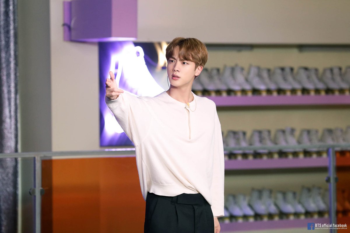 BTS_EGYPT_ARMY's tweet photo. @bts_bighit 20.12.04 [ تويتر ]

[#HappyBbayJin]
نجم الآرمي الصغير اللي بيلمع أكتر من الماس
اجتمع عام سوكجين الأول 🐹🌕
#JIN #KIMSeokJin #.الجميل جين #.الوسيم جين #.جين المثالي #.جين المفرو�� يبقى سعيد مهما حصل، صح #.الآرمي المفروض يبقى مبسوط مهما حصل، صح #. آرمي للأبد بانجتان للأبد

@BTS_twt https://t.co/T1kF6g086W