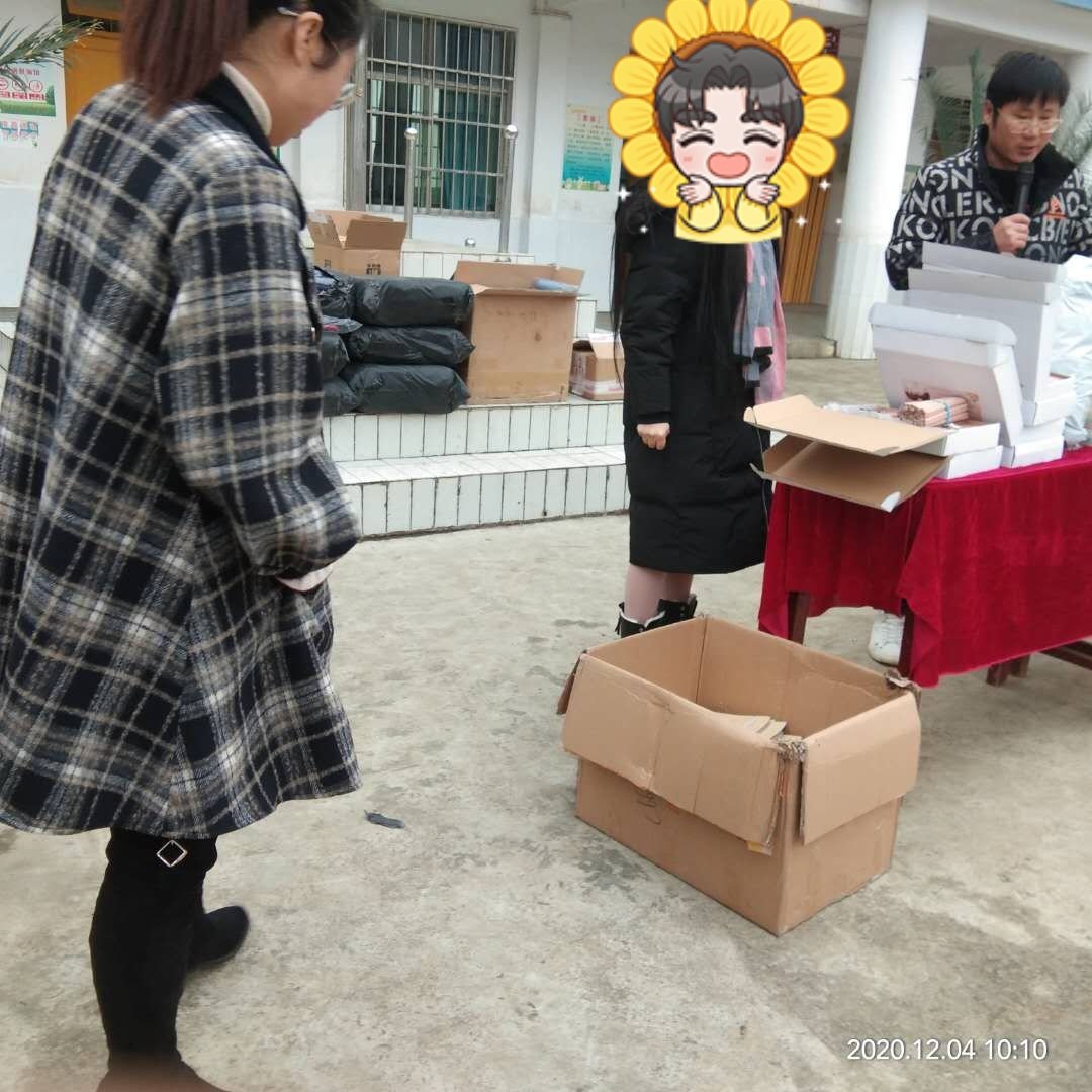 FightforMewGulf's tweet photo. 弟弟生日快乐！
爱，是分享、是延续、是陪伴。
与MewGulf一起做公益
在国内
今天到达新坪小学，以MewGulf名义捐赠孩子们爱心午餐补助从12.4至本学期结束（因为2.21学校未开学）共计人民币7684元。

@gulfkanawut
#happyKANAWUTday https://t.co/BYvr7ez22r