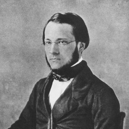 6/ Pasteur effectue des recherches sur les acides et les cristaux. Devenu chevalier de l’ordre impérial de la Légion d’honneur en 1853 alors qu’il n’a que 31 ans, il est déjà reconnu comme l’un des chimistes français les plus doués.