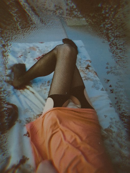 1 pic. legs crumbs in stockings??
#femboy #gay #cuteboy #sissy #newhalf #trap #twink #FlyMyRa https://t