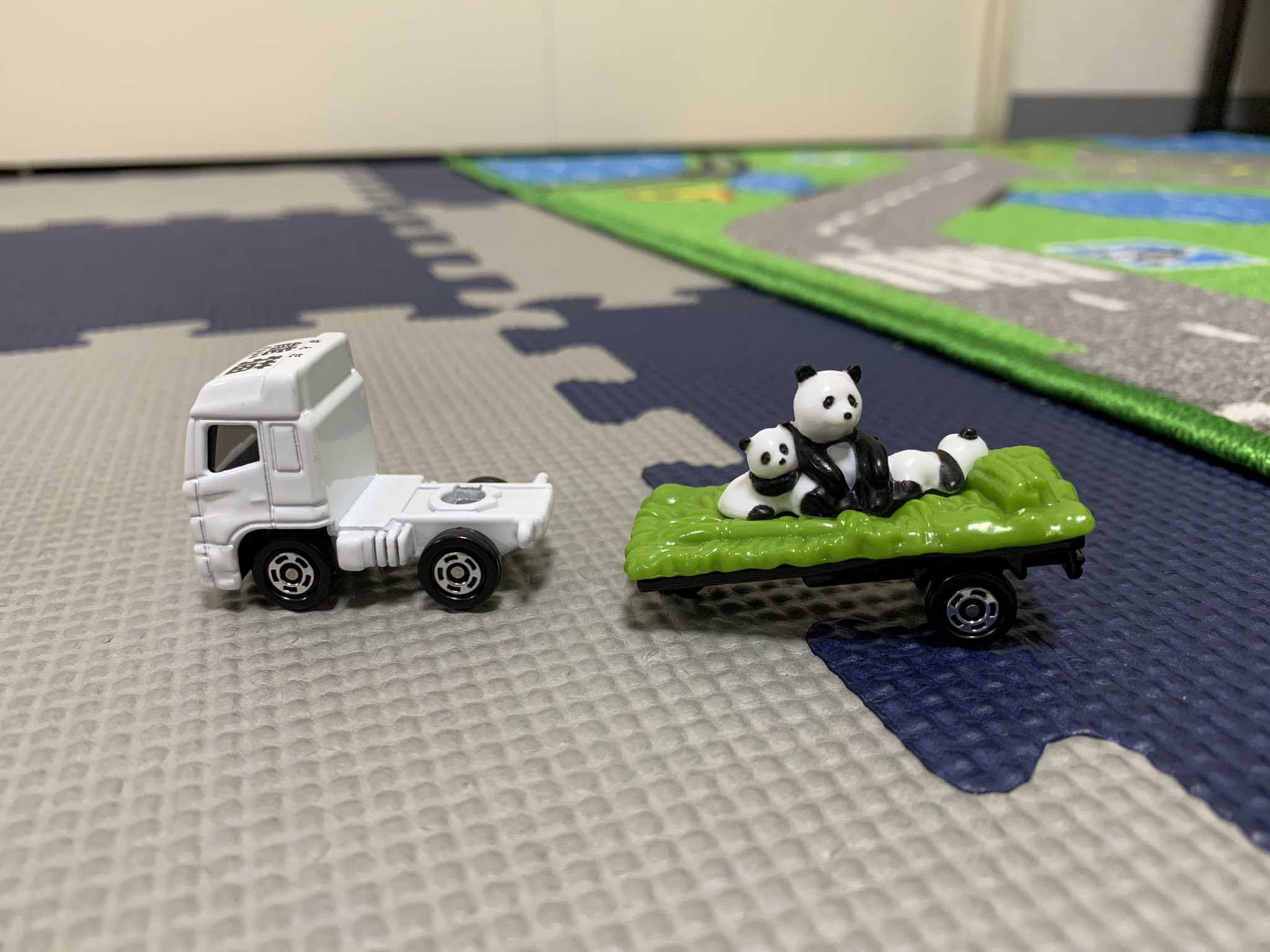 トミカ 動物運搬車 パンダ運搬車 - メルカリ