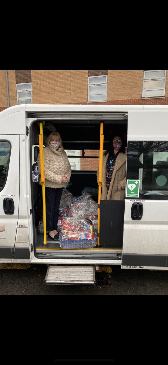 ArmleyMedical's tweet photo. Handing our 12 festive hampers over to the wonderful @ArmleyHH who will be distributing  them to the elderly &amp; vulnerable in our community 🎁🎅 THANK YOU  to our amazing staff for donating all the gifts &amp; treats. #community #NHSLeeds  #ChristmasHampers https://t.co/BUWtmpULXx