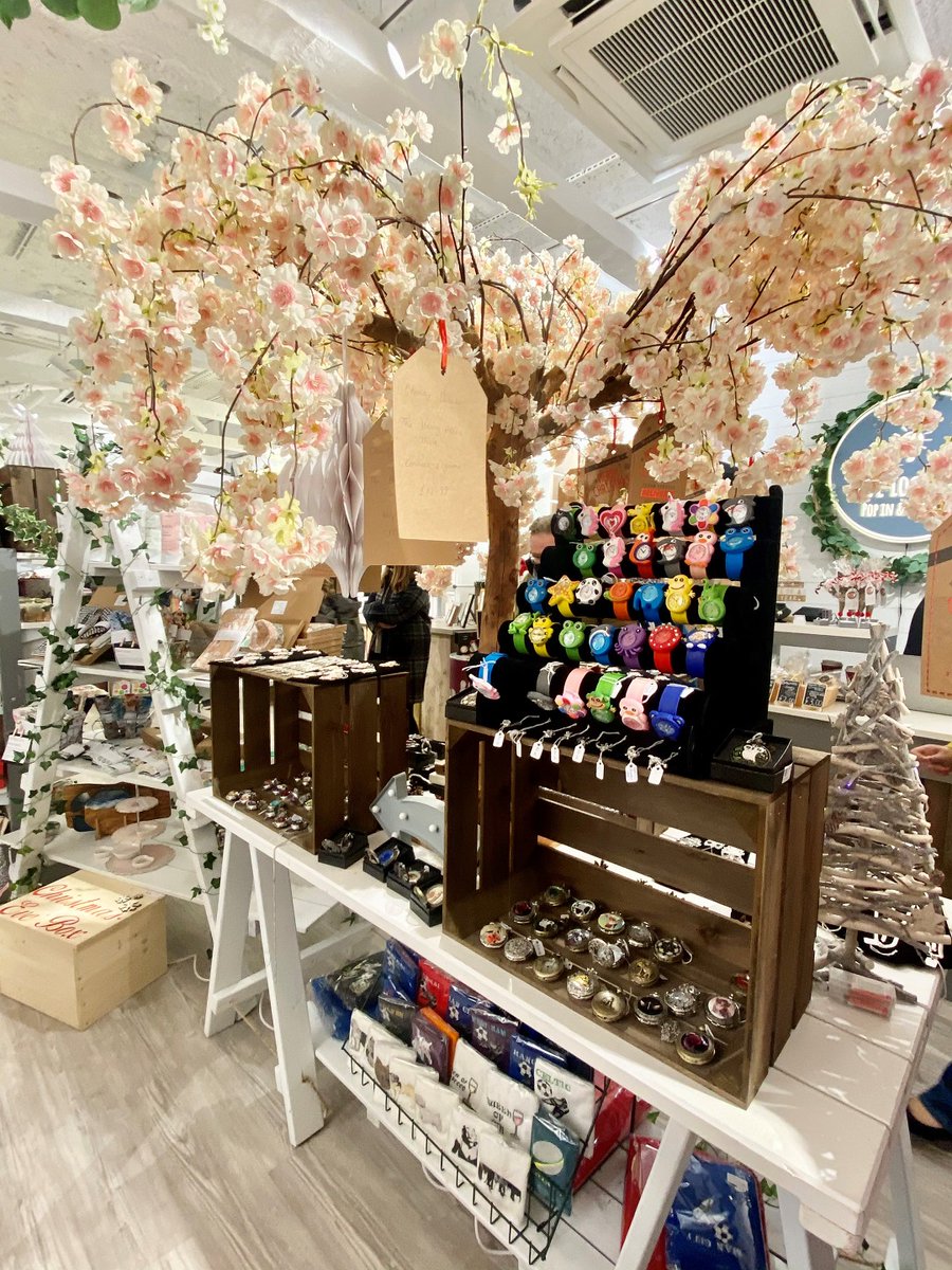 centre:mk tweet media