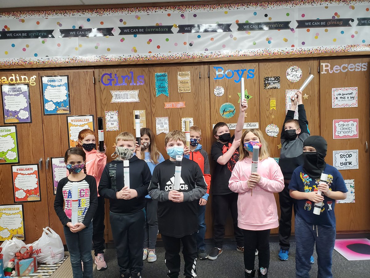 MadisonGrantUSC's tweet photo. Mrs. Creager’s 3rd grade class was awarded a ViaCU Teacher Grant for the “Vast Projects with Vinyl” project. We are so thankful for our community partnerships, especially with VIA Credit Union! @viacreditunion @bcreager12 @MGUSC_Eagles #WeAreMG https://t.co/lZLjchTaUS