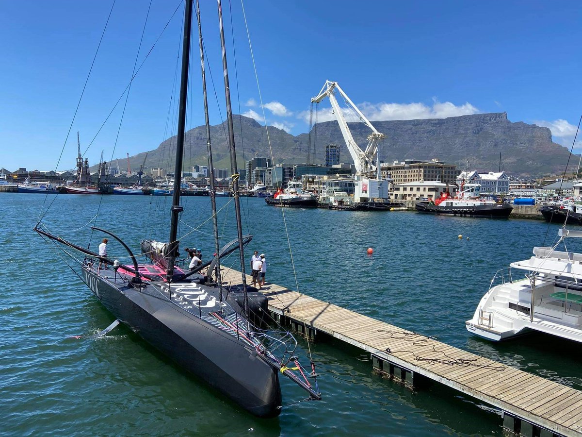 Alex Thomson est arrivé au Cap
Les photos sont ici
https://t.co/Tu4oJedOOQ
@ATRacing99 @VendeeGlobe https://t.co/nqlRhaIU60