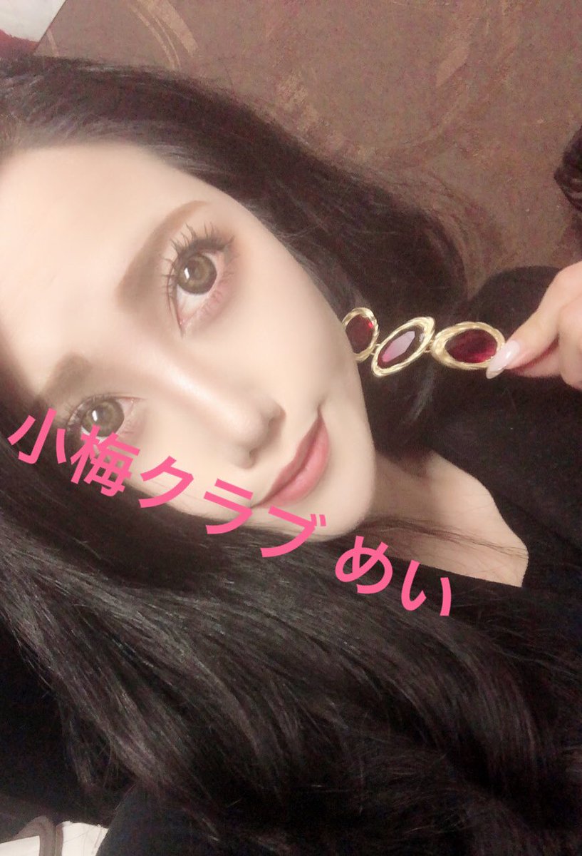 今日のピアスも世界一かわいいな！！
200円だったけど！！！！