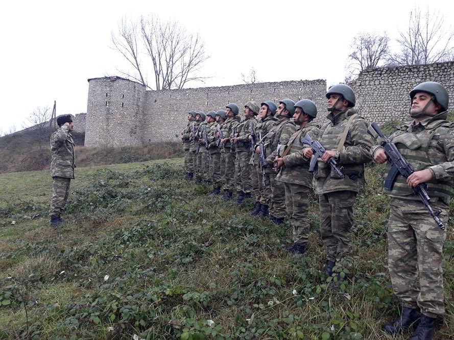 tabbasov11's tweet photo. A minute of silence in Shusha for the memory of Shehids of Patriotic War #VictoriousAzerbaijaniHeroes https://t.co/PS3YRN5PNk