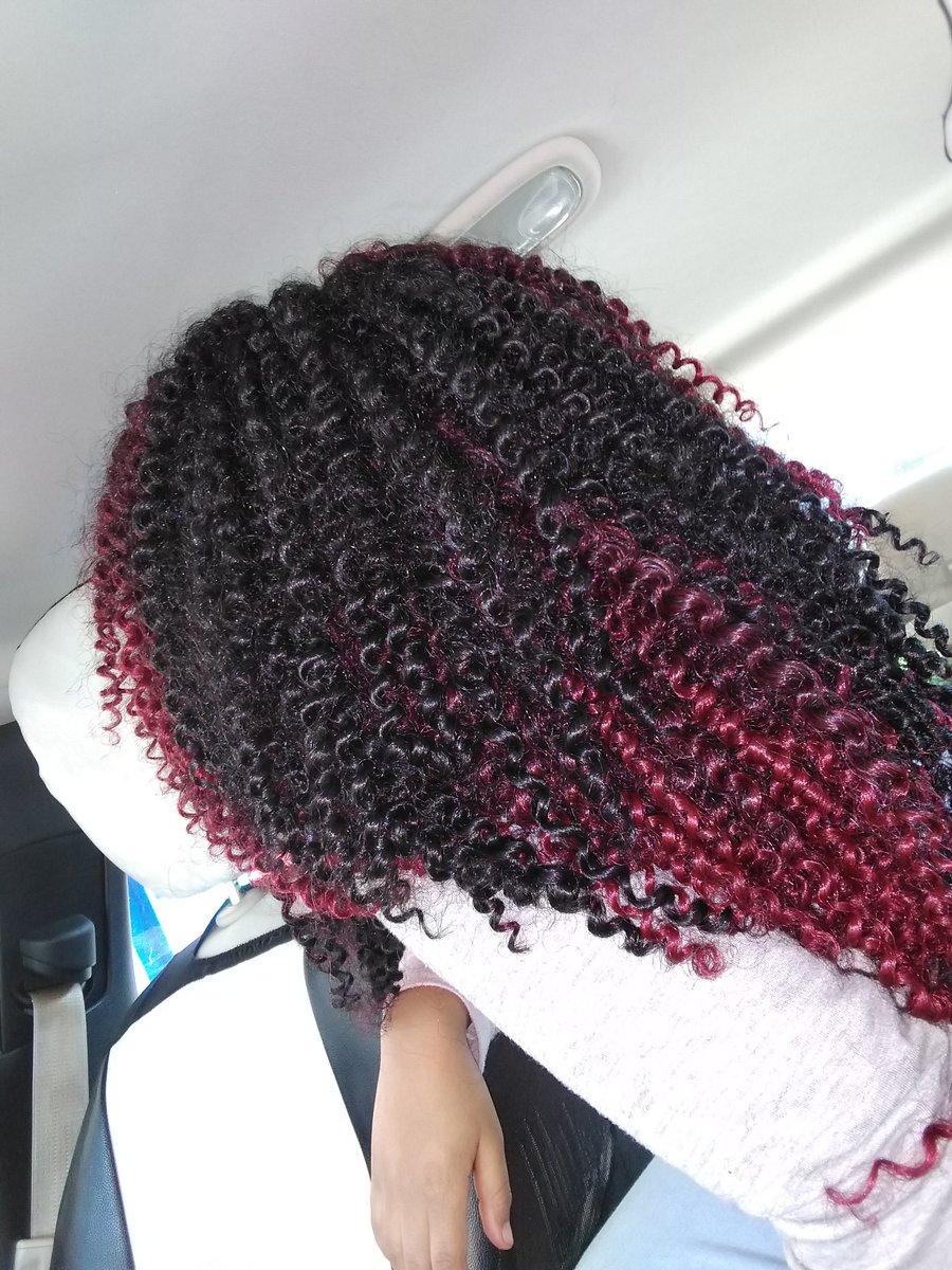 Chameeka3's tweet image. My daughter is way to extra every time I put weave in her hair 🤦 life is a runined image ✅
