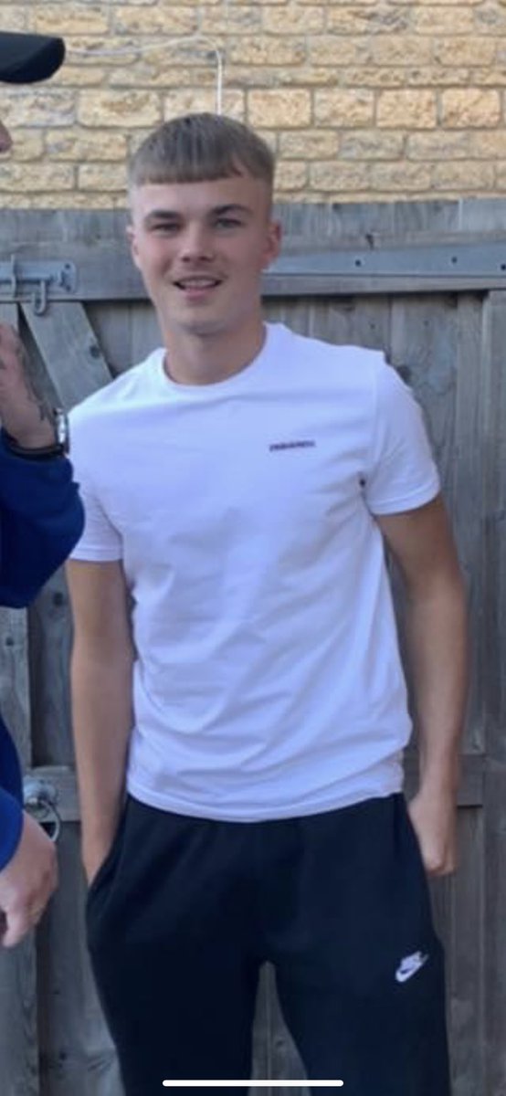 Second, <a href="/fatstu6991/">Stu Rothwell</a> at SR Property Maintenance for sponsoring <a href="/_RonniemPlatt_/">Ronnie Platt</a>.

Contact Stu for all your Building, Carpentry, Electrical, Plumbing and Landscaping needs!!

Tel: 07462897151 
Email: stuart_rothwell@hotmail.co.uk