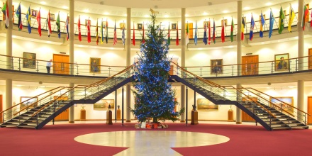 DefAcUK's tweet photo. The countdown begins - 3 weeks today until Christmas☃️.

This weekend is Tree Dressing Day.

At the Defence Academy, we felt we needed a bit of the holiday spirit earlier this year so have already decorated our tree in JSCSC.🎄 https://t.co/oLUyhlRox0