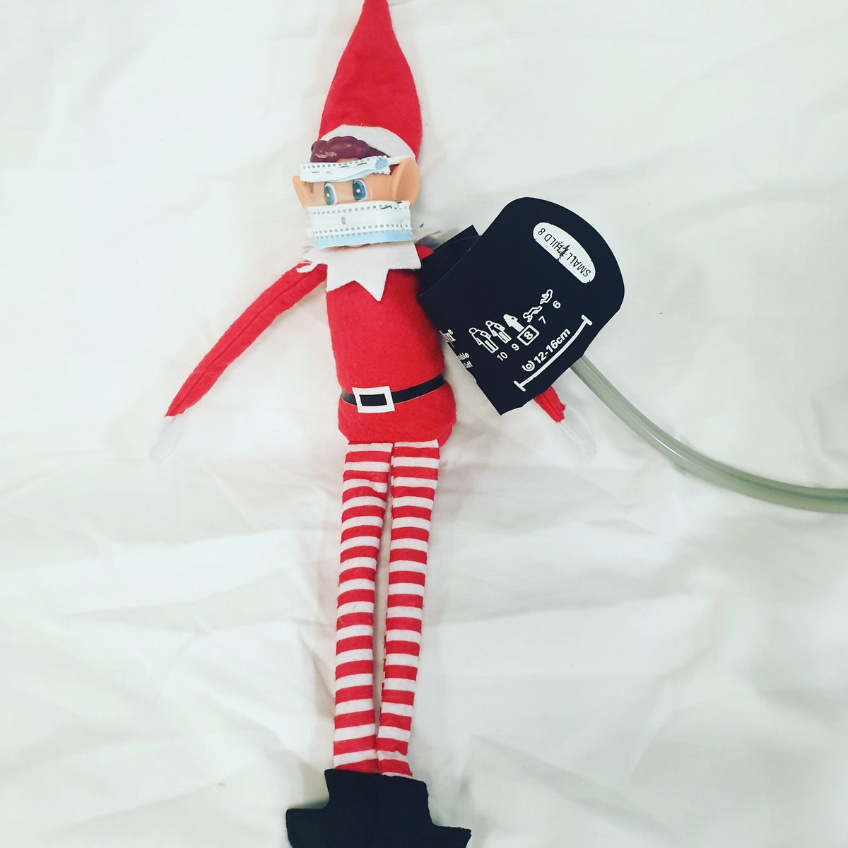 Today George the Elf had his blood pressure taken. 
He said it felt just like wearing arm bands to go swimming. 
George was so brave 🎄⛄🎅 #kinggeorgeschildrensed #elfontheshelf #christmas #playmatters <a href="/CED_BHRUT/">BHRUT Children’s ED 💙</a> <a href="/PlayinNHS/">ⓅⓁⒶⓎ ⓈⓅⒺⒸⒾⒶⓁⒾⓈⓉ 🌈💙</a>
