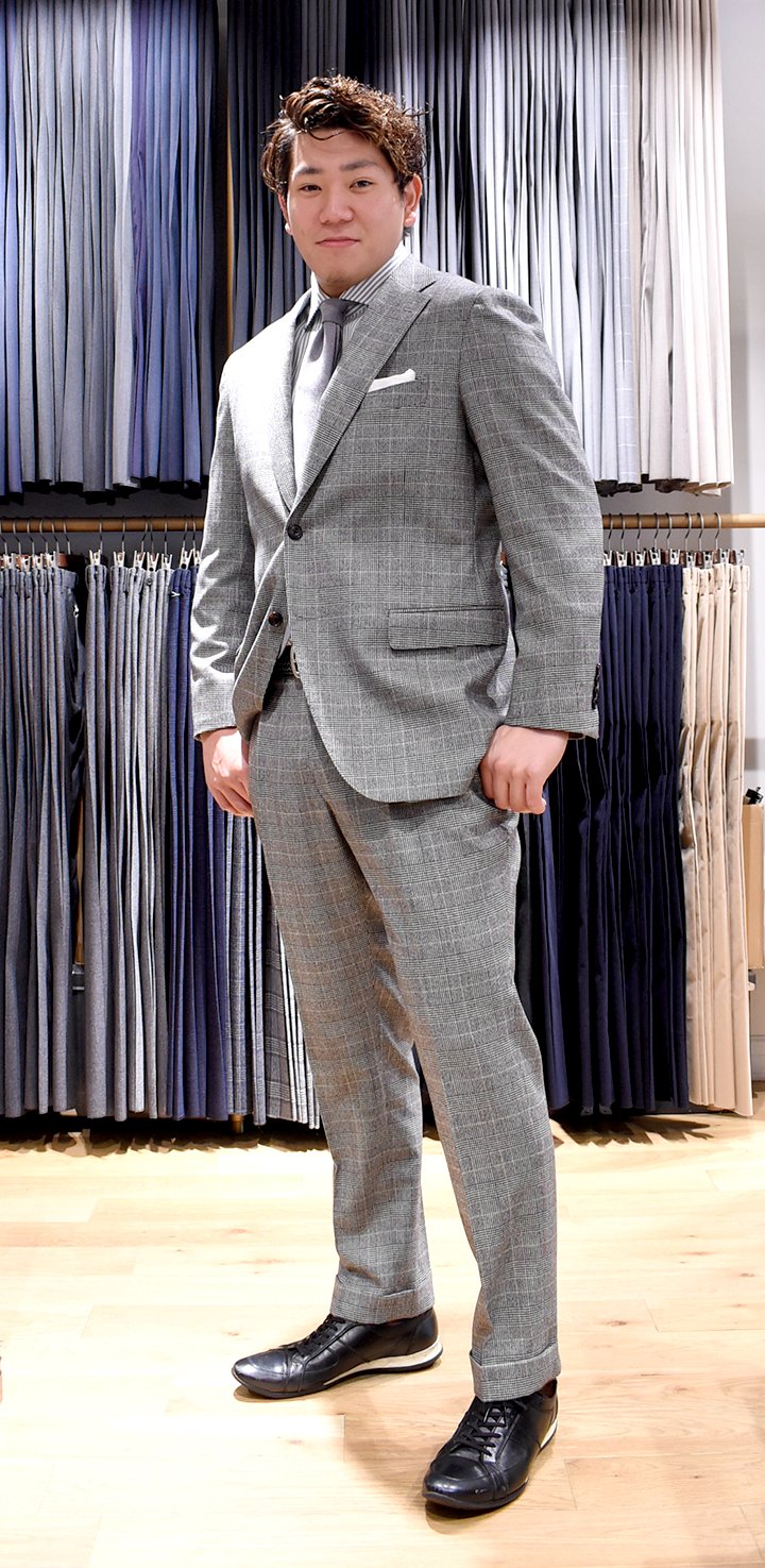 メーカーズシャツ鎌倉 鎌倉シャツ 横浜grits平野選手のオーダースーツ完成品はこちら 185cm 96kgのガッチリとした体型の平野選手は 最も大きいパターンサイズからウエストを最大限に詰め チェストとの差がより出るよう補正を施しました 鎌倉