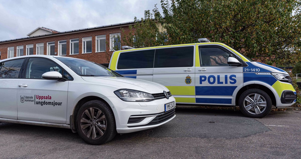 Under torsdagen genomförde polis &amp; socialtjänst en narkotikainsats i anslutning till skolor i Uppsala Insatsen är en tydlig signal att vi gemensamt jobbar för nolltolerans mot narkotika i skolmiljö
En samverkansinsats med mål att förhindra att unga fastnar i droger &amp; kriminalitet