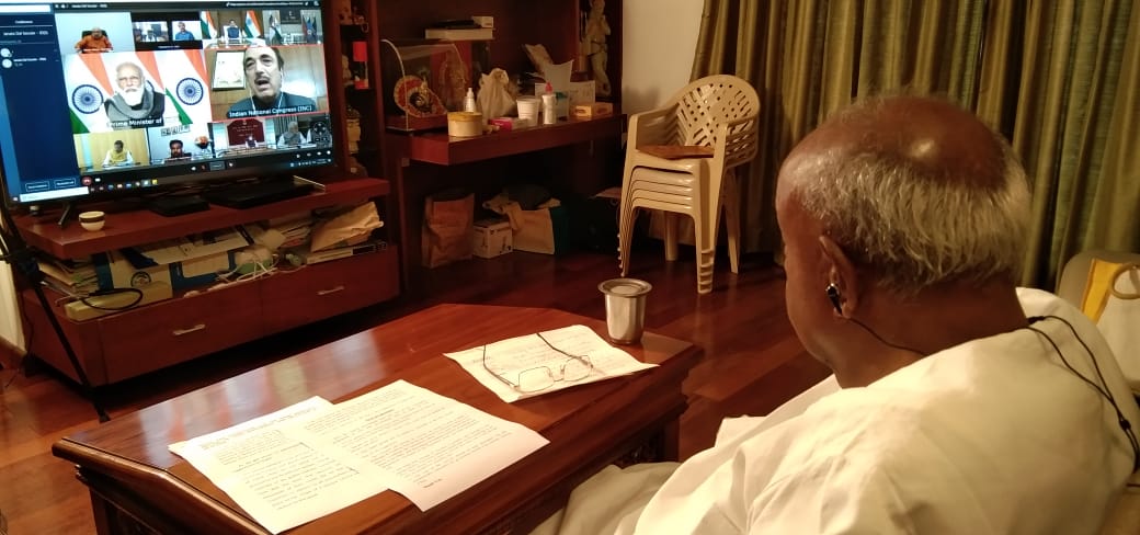 H_D_Devegowda's tweet photo. Questions and suggestions presented by Hon'ble former Prime Minister of India Shri. H.D. Deve Gowda at the all-party meeting convened by the Hon'ble Prime Minister Shri. @narendramodi on the management and mitigation of the COVID-19 pandemic.
- Office of HDD https://t.co/igHkWMmtjk