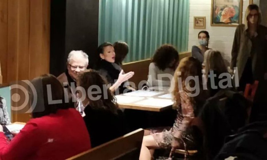 Tú no podrás cenar con toda tu familia estás navidades, pero ella, la Ministra de trabajo, si tiene salvoconducto porque ella está por encima del bien y del mal. 

Ellos, este Gobierno.