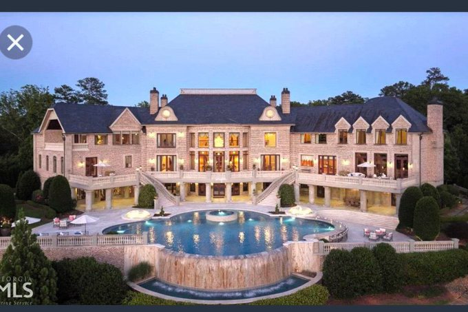 VioletReads's tweet photo. @realroberta @MeidasTouch #Loefler lives in Georgia.
The 15,000-square-foot mansion made history as the most expensive real estate transaction ($10.5 million) ever in the city of Atlanta.
https://t.co/r9dHeroDiJ https://t.co/j2yBdtD2ht