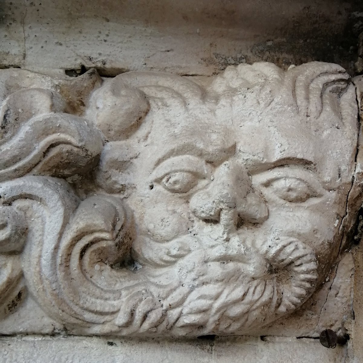 SplitHotel's tweet image. Entrance to Slavija hotel. All you need to do is to look up to see this unique work of art from the 17th century 

#lovetotravel #lookup #visitsplit #traveleurope #croatia2020 #hotelinoldtow #historichotel #smallhotel #diocletianspalace #arhitecture