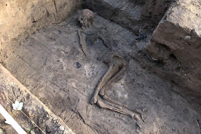 EXCLUSIVE: Archaeologists digging below the new Leith tram line trigger murder mystery probe after discovering โcrouchingโ medieval woman believed to have been โdumpedโ in a pit more than 700 years ago. https://t.co/byI9G1wCDQ @TheScotsman @EdinburghTrams @edinburgh #scotpapers https://t.co/O4tuKcmxBy