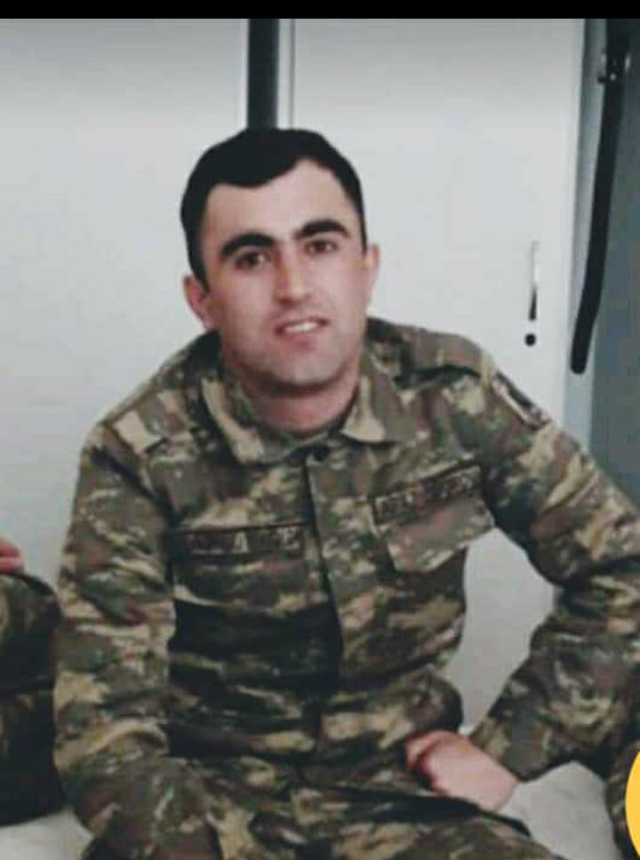 Şəhidimiz-Cəfərov Araz Səmədağa oğlu. Cəlilabad rayonu Qarazəncir kəndindən olan qəhrəman şəhidimiz qanı ilə torpağı suladı. Suladı ki, VƏTƏNimiz azad olsun. Rahat uyu, Şəhidim. Əmanətin əmanətimizdir!

#VictoriousAzerbaijaniHeroes