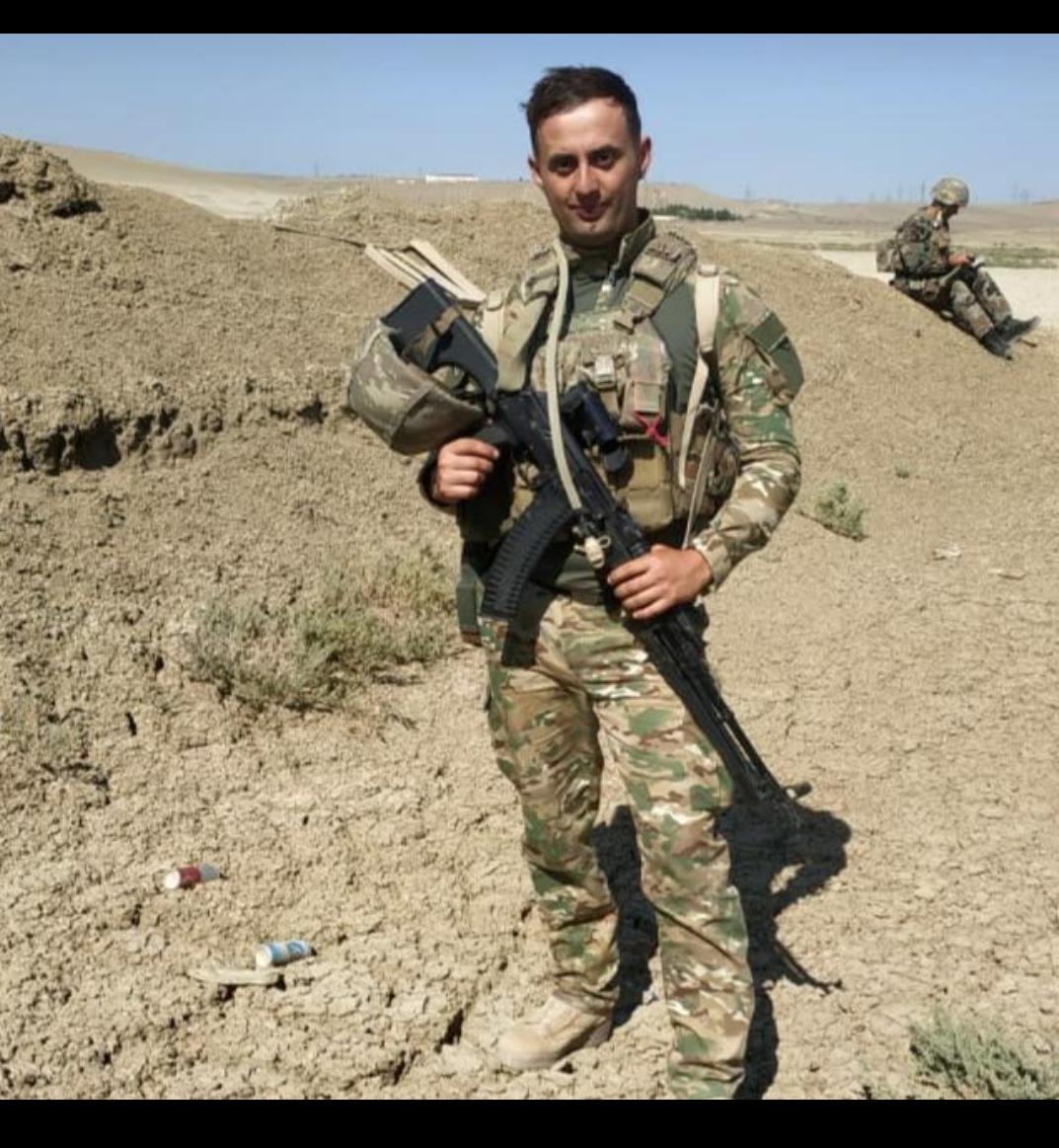 Şəhidimiz Zaur Ələsgərov.
Şuşa istiqamətində gedən döyüşlərdə qəhrəmancasına şəhid olub!
Allah rəhmət eləsin!
#VictoriousAzerbaijaniHeroes 
#2783AzerbaijaniHeroes