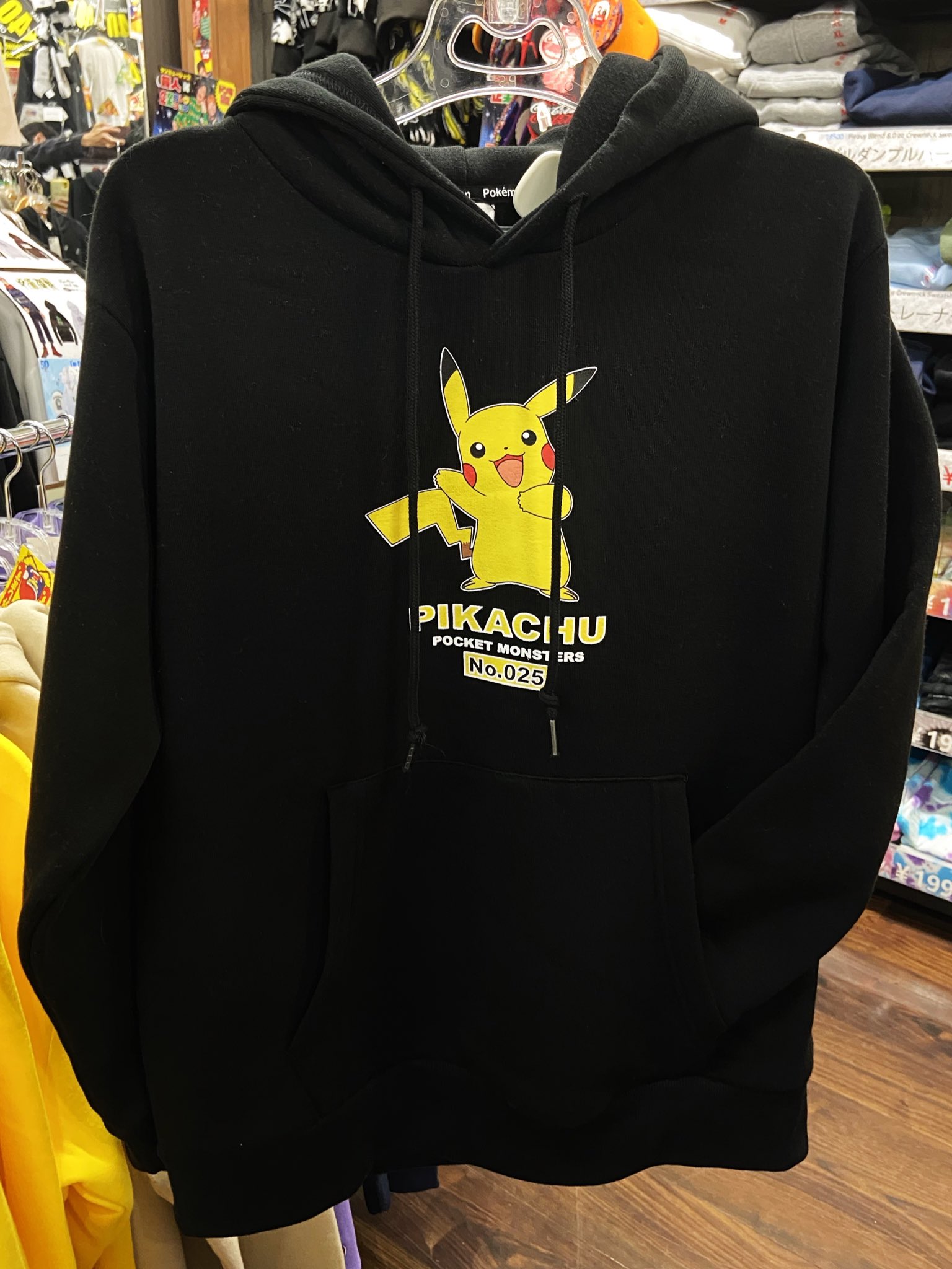 ヒノッチ 本日発売 ドンキのポケモンパーカーあったぁぁぁぁ ダブルフードが捗る 冬物のポケモンアパレルは指で数えられる程しか持っていないので重宝します T Co Ybyzscuuwh Twitter