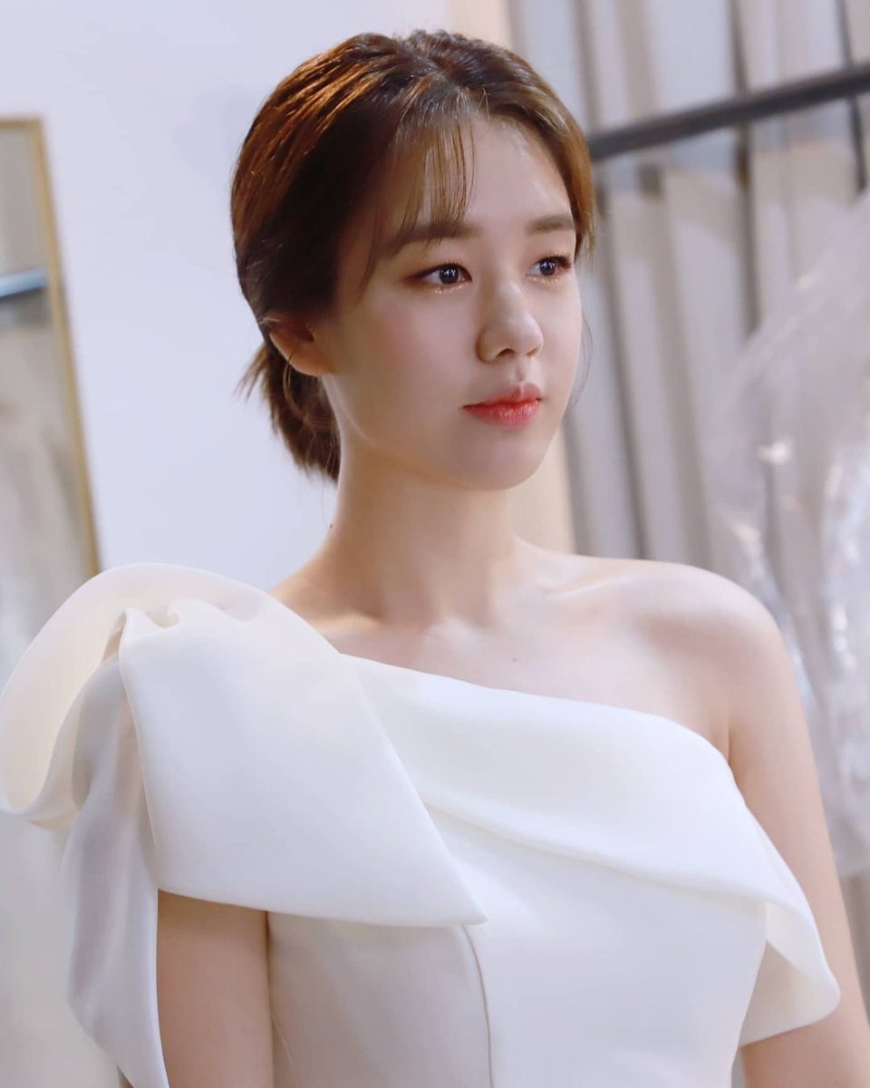 Big Bossenter posted Behin The Scenes Stills of Ahn Eun Jin at AAA 2020, she won the Focus Award in Actor Category (2/2) 🔗instagram.com/p/CIXm-ZNsSx5/…