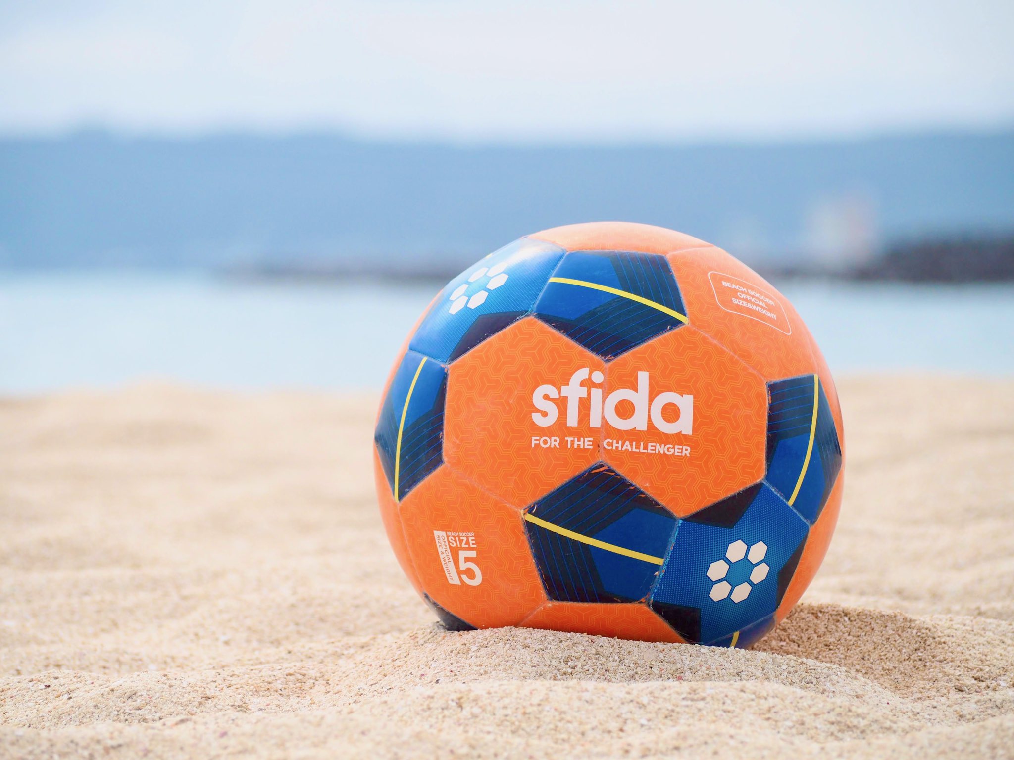 Sfida Sfida初のビーチサッカーボール Vais Beach Soccer 発売 12月19 日に行われる ソーマプライア沖縄 主催の日本最大規模のビーチサッカー大会 第4回ビーチサッカー沖縄カップsupported By Sfida の公式試合球です 詳細は T