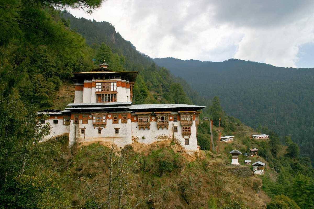 Privileged to partner with 🇧🇹 in the quest for preservation of Buddhist educational &amp; cultural heritage.

Tango Buddhist University, a temple of learning for monastic &amp; Buddhist scholars is one such outcome of development cooperation between 🇧🇹 &amp; 🇮🇳
#FlashbackFriday 
<a href="/PMBhutan/">PM Bhutan</a>