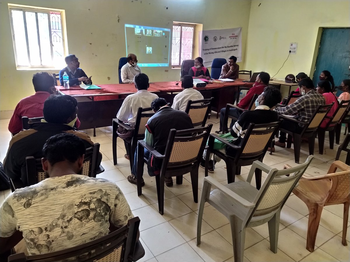 SARDA_ORG's tweet photo. Mining-affected Gram Panchayats of Koira and Lahunilara blocks of Sundargarh District. 
For the same, local youths from the respective GPs are selected to carry out the study and mobilization work.
Selected enumerators are being trained on a mobile-based survey app. https://t.co/GHdQNxc3Tx