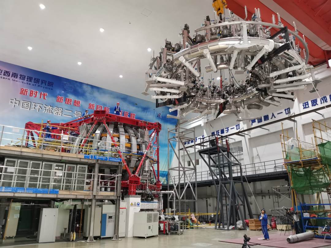 PDChina's tweet image. The HL-2M Tokamak, China&apos;s new-generation &quot;artificial sun,&quot; was commissioned in Chengdu, SW China&apos;s Sichuan on Fri after the installation work was completed. This breakthrough has laid a solid foundation for China’s independent design and construction of nuclear fusion reactors.