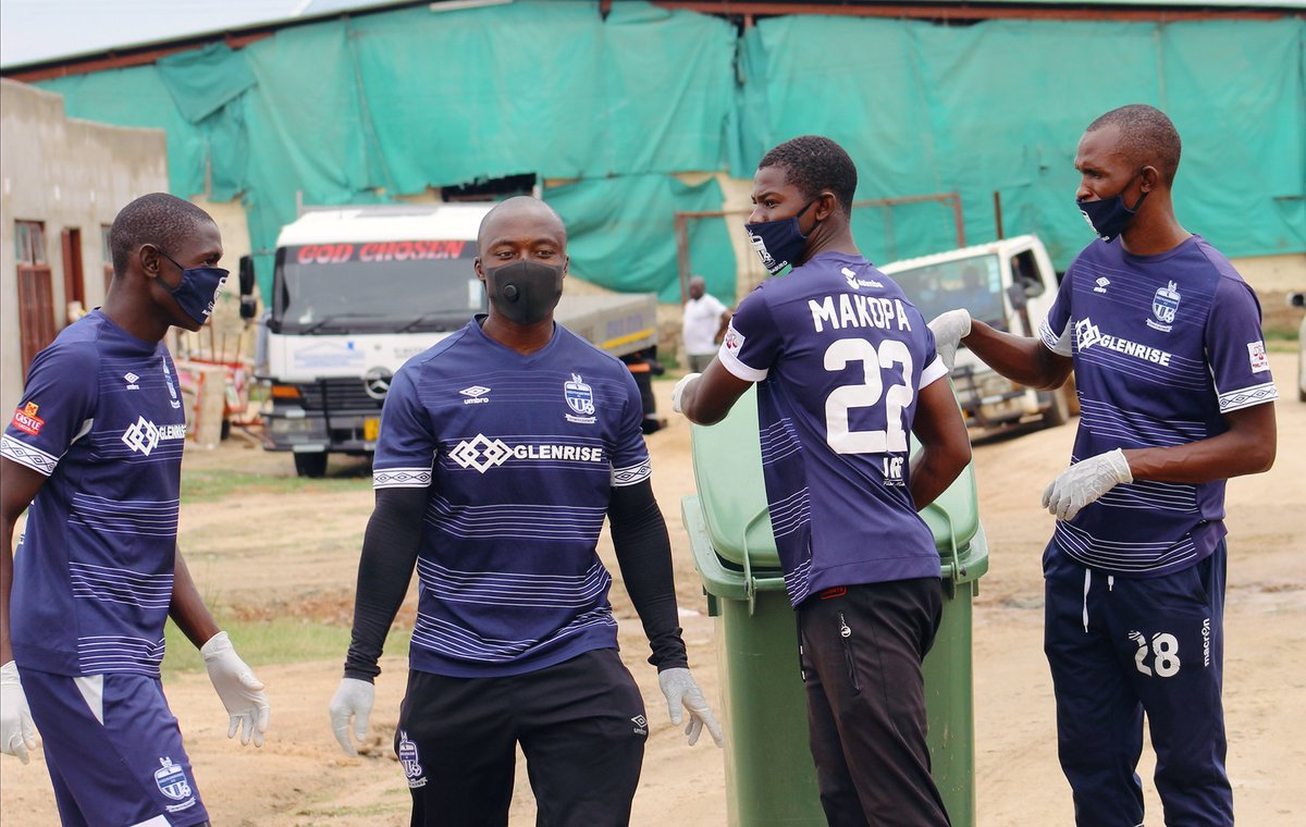 ngeziplatinumfc's tweet photo. December Clean-up Campaign Register
*Players β
*Technical teamβ
*Executive Committee β
Ngezi Platinum Stars FC players and staff engaged in a clean-up exercise at Turf Growth Point. Remember every first Friday of each month is a National Clean-up Day.
#cleanupfriday https://t.co/anuDVTbG5g
