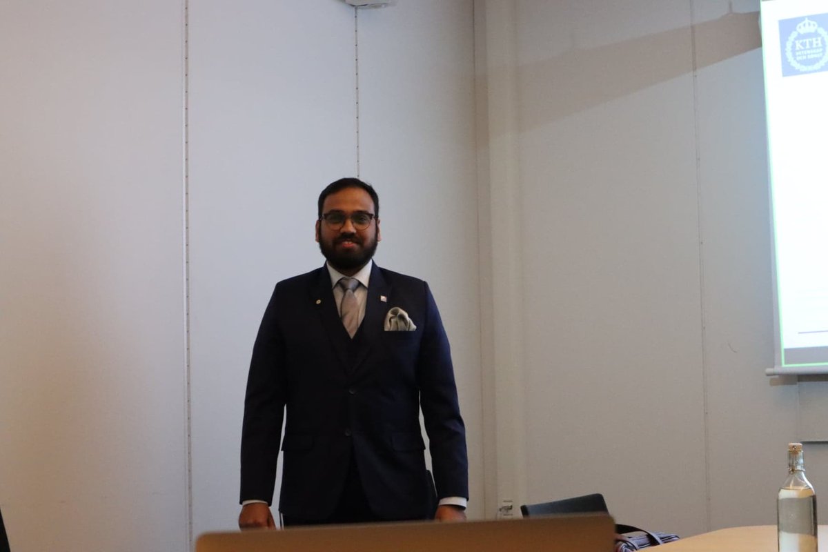 NanoBioKTH's tweet image. Tharagan had his half-time seminar today. He is using microfluidic tools for cancer diagnostics.  

Check out his latest work here : doi.org/10.1039/D0NR05…

#amanrussomslab #microfluidics #labonachip  #circulatingtumorcells #cancerresearch #NanoBioTwitter