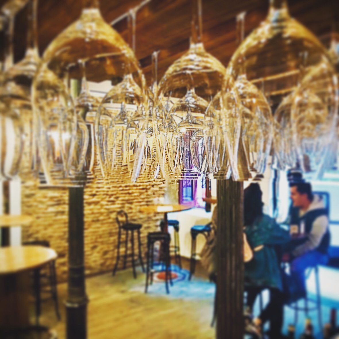 La Fisna de día ! 
Os recordamos que abrimos todos los sábados de 13:00h a 00:00h. Haz tu reserva 🍷🍷🍷. 
Y este próximo lunes 7 repetimos horario : de 13:00h a 00:00h. 
Va a hacer frío 🥶😀Vente ! Tenemos vino 🍷🍷🍷