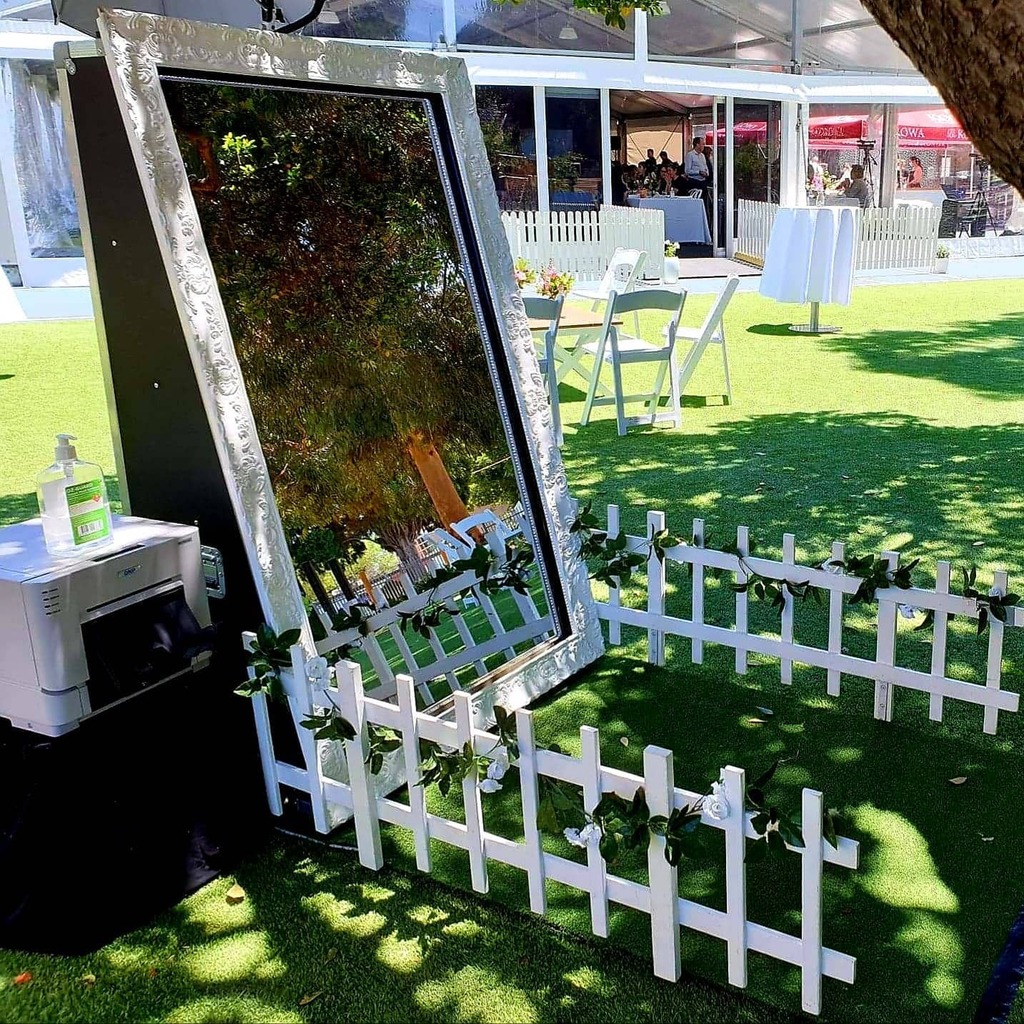 oz_photobooths's tweet photo. The MIRROR is OUT and ABOUT. #feelingexcited #weareback #mirrorbooth #mirrorboothmelbourne #photoboothevent https://t.co/BLGeJ7mE6x https://t.co/wlmzsxf14v