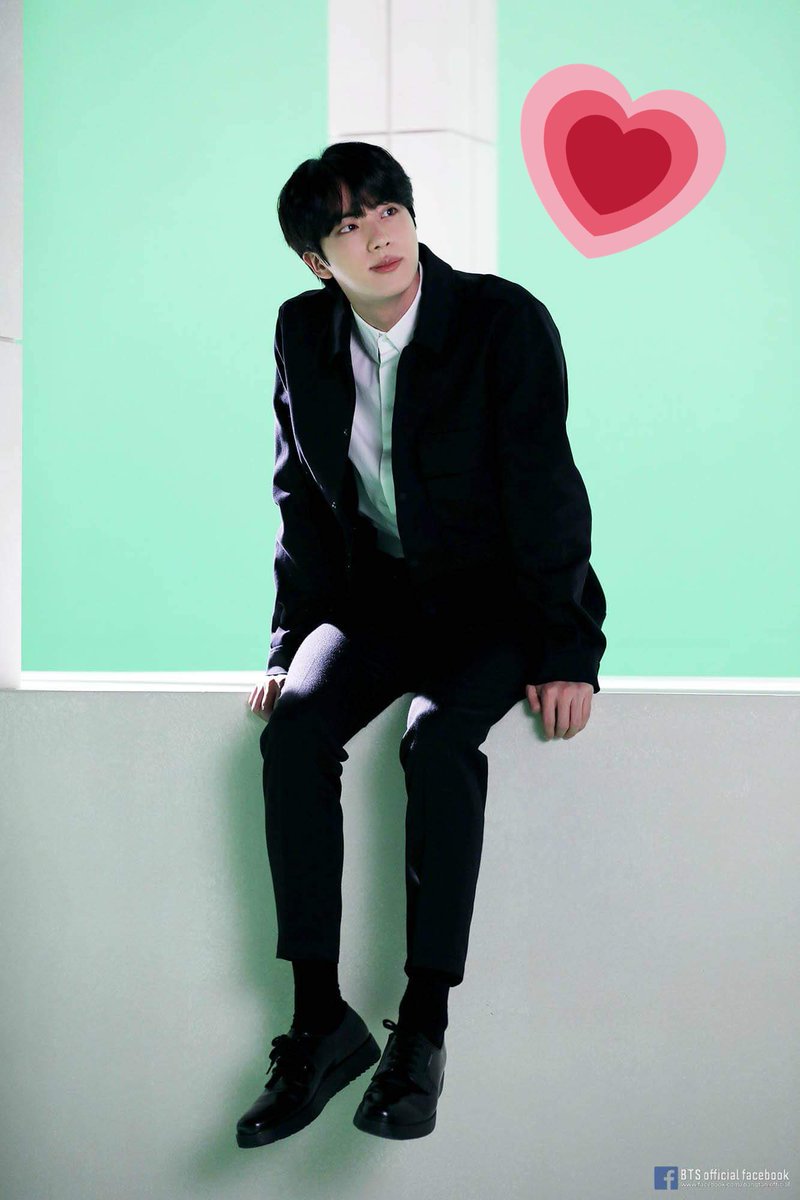 921204jn's tweet photo. 防弾少年団に出会ってから3回目のジンくんの誕生日🎂❤︎
来年もお祝いできますように🥂
世界で一番かっこよくてかわいくて素敵で努力家なジンくん、お誕生日おめでとう！！！
#HappyBirthdayJin #HAPPYJINDAY #진생일ᄎᄏ https://t.co/DbBmx5twPz