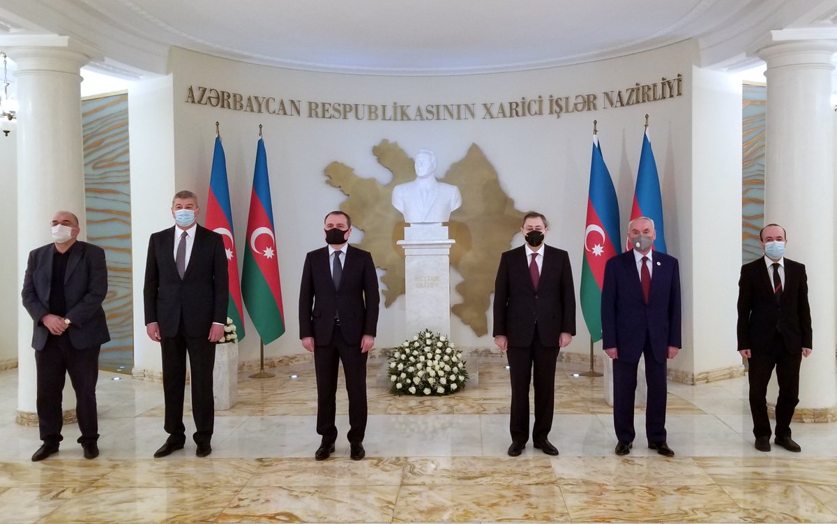 Bayramov_Jeyhun's tweet photo. Vətən uğrunda canından keçmiş Şəhidlərimizin əziz xatirəsi bir dəqiqəlik süküt ilə yad edildi. 
Allah bütün Şəhidlərimizə Rəhmət eləsin!

#Azərbaycan 🇦🇿🇦🇿🇦🇿
#VictoriousAzerbaijaniHeroes https://t.co/HCR2jsfkIA