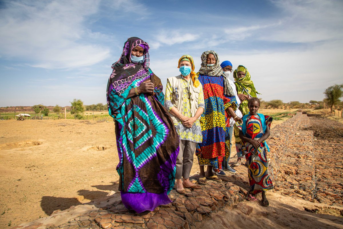 WFP_WAfrica's tweet image. Construire une résilience durable en #Mauritanie passe par le travail et le dialogue permanents entre les autorités, les communautés et les partenaires. 

La visite de @MariePierre_P a réaffirmé la complémentarité de la mission @WFP_WAfrica et @UNICEFMauritani
