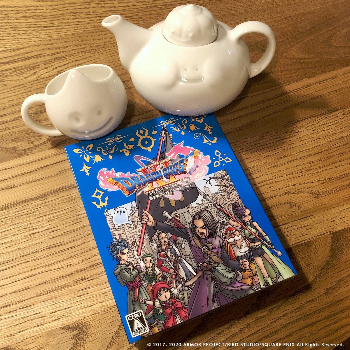 【本日発売！】PS4『ドラゴンクエストXI　過ぎ去りし時を求めて S』！ご予約いただいた方は届いておりますでしょうか？！これからの寒い季節に活躍のティーポット＆デミタスカップがセットになった『DQXI S　おうちカフェセット』をお取り扱い中。#DQ11S #DQ #ドラクエ
sqex.to/aVr9a